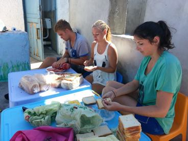 Volunteers preparing lunch